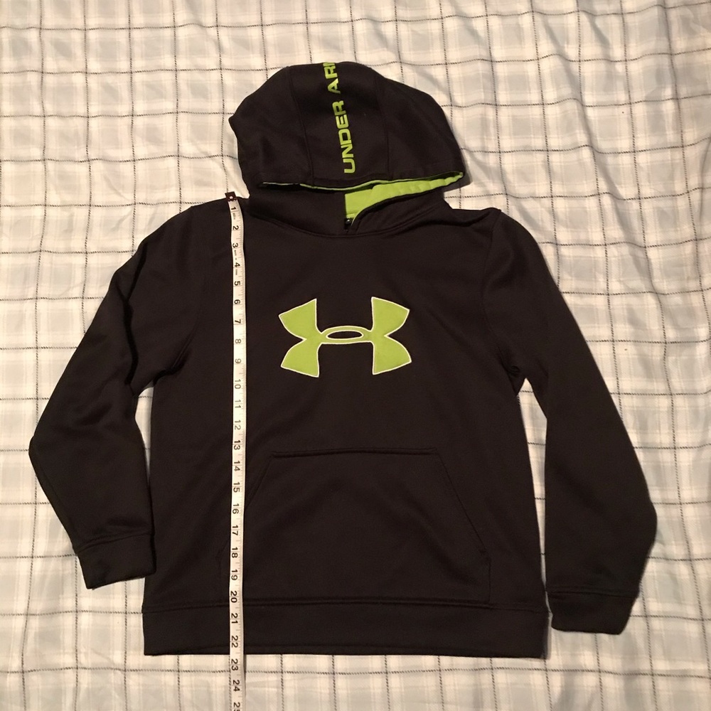 Under Armour pullover hoodie youth size LG
